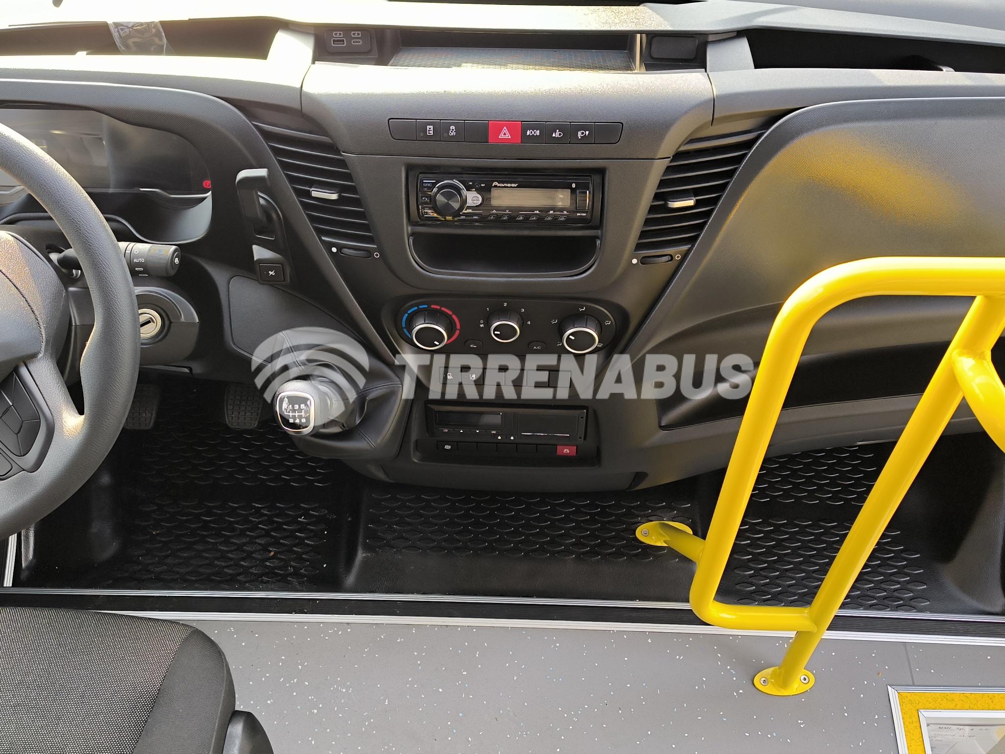 692488SCUOLABUSGIALLO_08