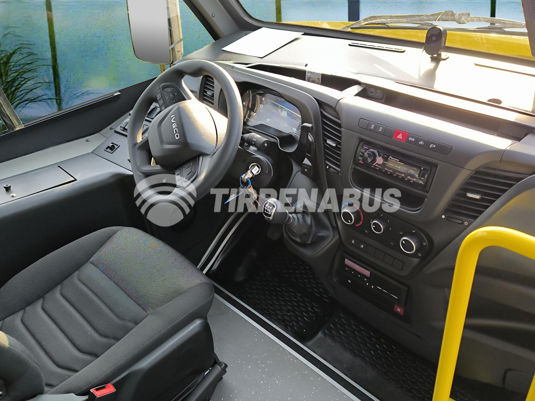 692488SCUOLABUSGIALLO_15