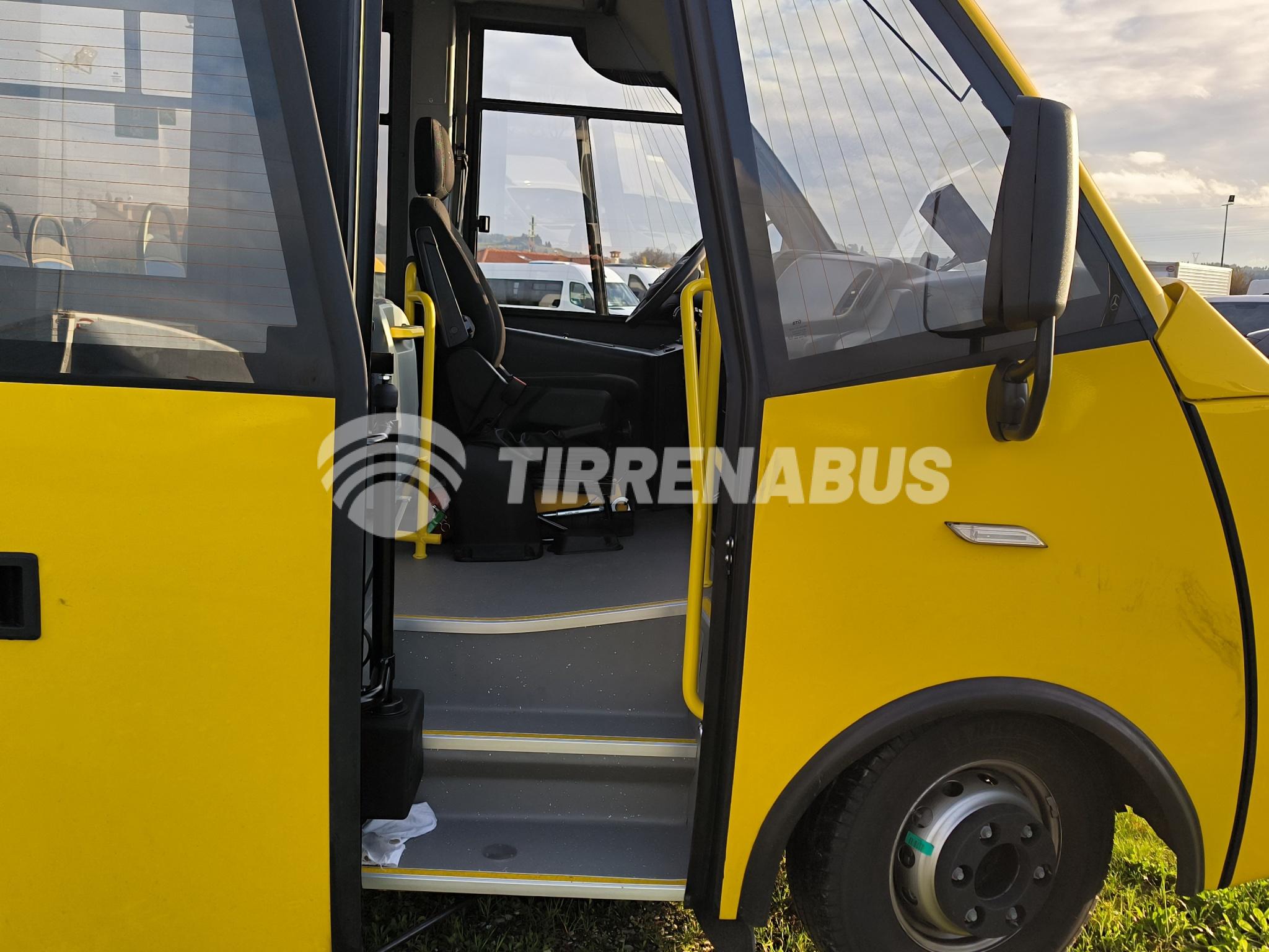 692488SCUOLABUSGIALLO_22