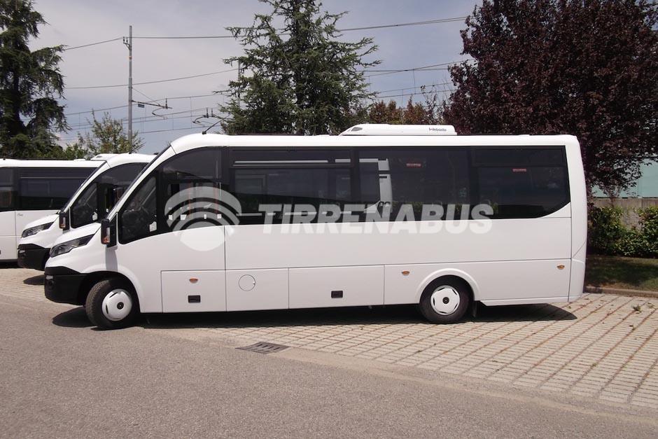 iveco-70c18-autobus-di-linea_classe-i-posti-31-34 (1)