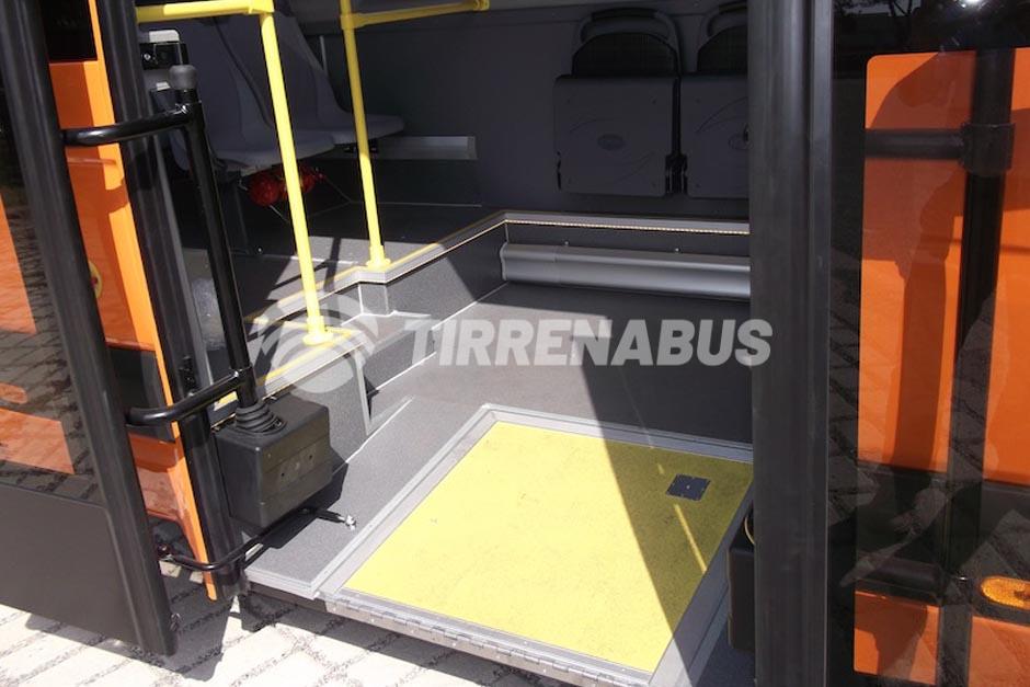 mercedes-benz-sprinter-519-autobus-di-linea-classe-i-ribassato-28-posti-0 (10)