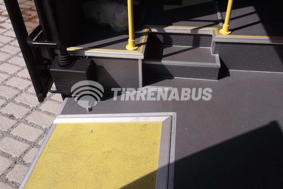 mercedes-benz-sprinter-519-autobus-di-linea-classe-i-ribassato-28-posti-0 (4)
