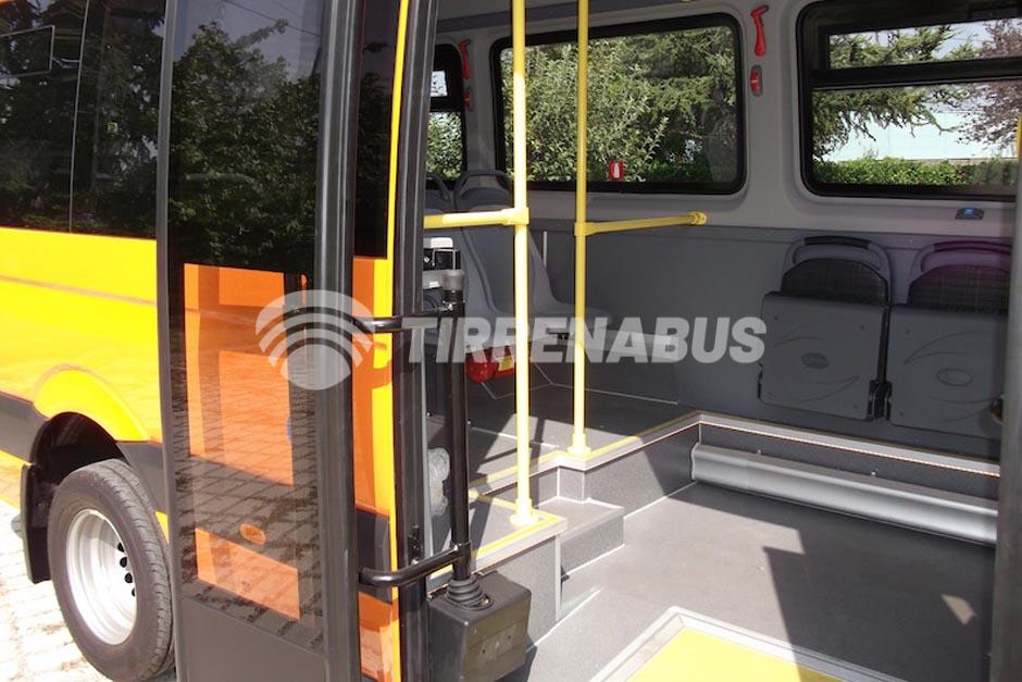 mercedes-benz-sprinter-519-autobus-di-linea-classe-i-ribassato-28-posti-0 (5)