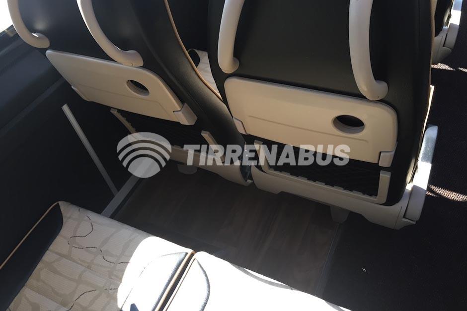 mercedes-benz-sprinter-519-gran-turismo-21-24-posti-bauliera-xxl-0 (3)